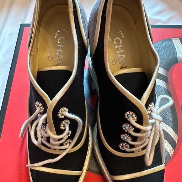Chanel women’s shoes size 8 - worn once. Excellent condition. - Picture 5 of 7